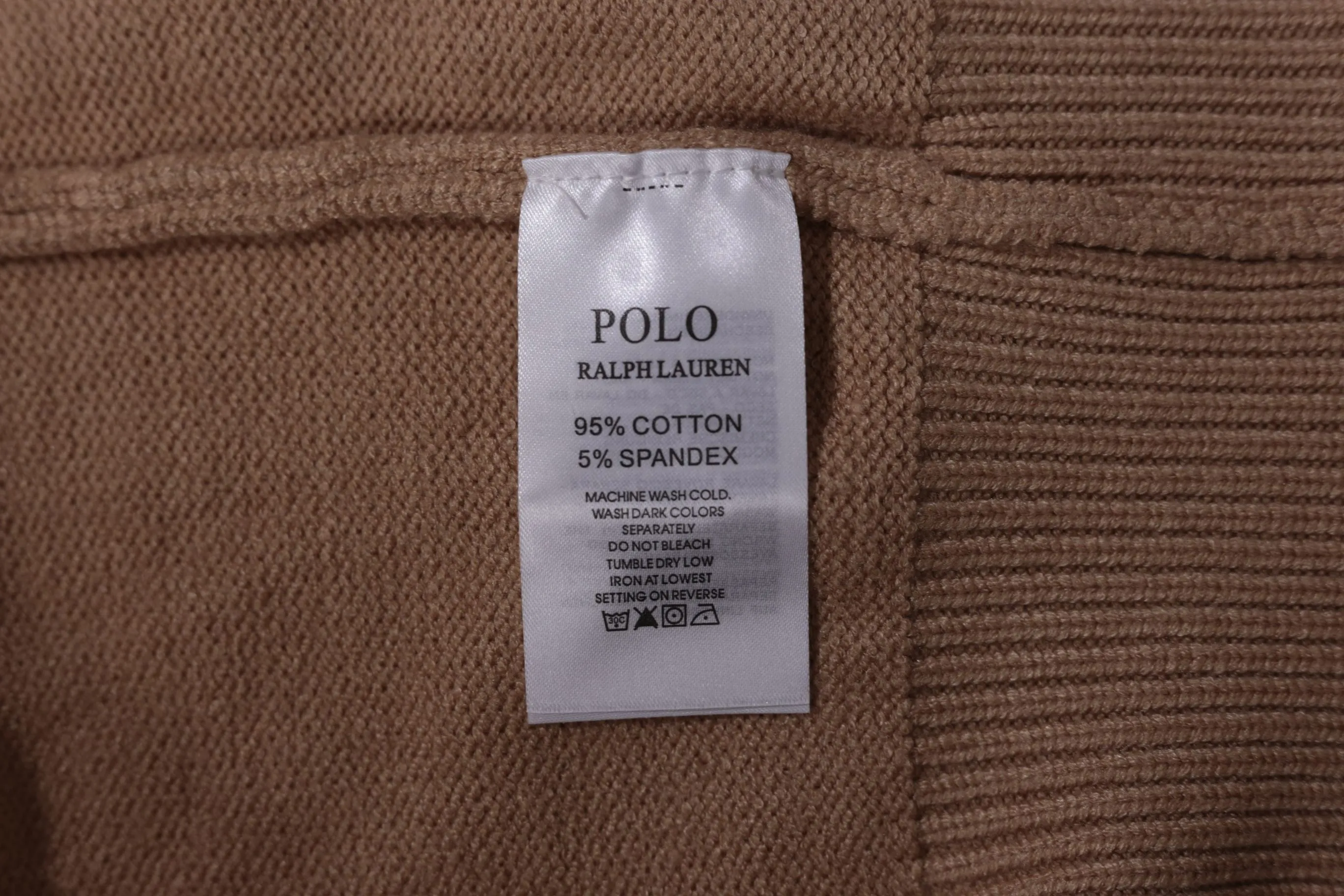 P260 Style No. D04) The top version on the market in 2025 Ralph Lauren #ootddailywear #Autumn and winter sweater #Knitted sweater outfit #ralph lauren sweater #Can be worn by both men and women [Star R] Finally waited until the Ralph men’s twist v-neck sweater is finally here! The most popular sweater is a limited edition every year. There won’t be many styles in the store! Ralph Lauren men's V-neck sweater [Fire R] has a really nice shape. It can be worn alone or as a jacket. It can also be worn inside or worn with a shirt~100% pure cotton #Practical wear. Colors: natural white, navy blue, khaki, gray, size S to XL